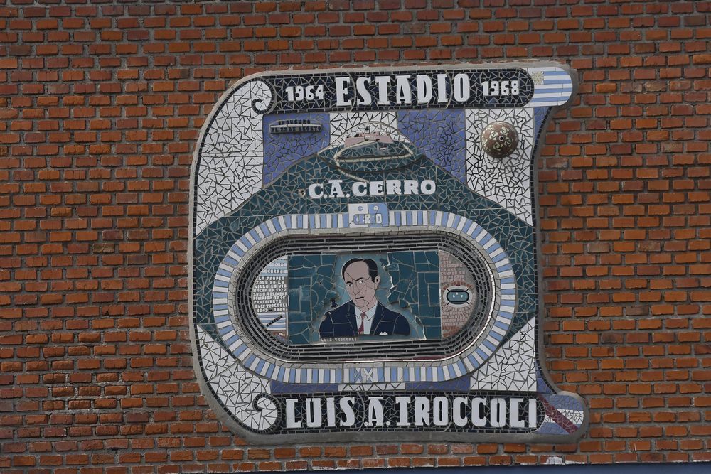 Uno de los azulejos que se ve en la fachada del Tróccoli Uno de los azulejos que se ve en la fachada del Tróccoli