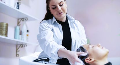 En Florida, buscan estilistas especializados en coloración y extensiones de cabello. Fotografía: FreePik.
