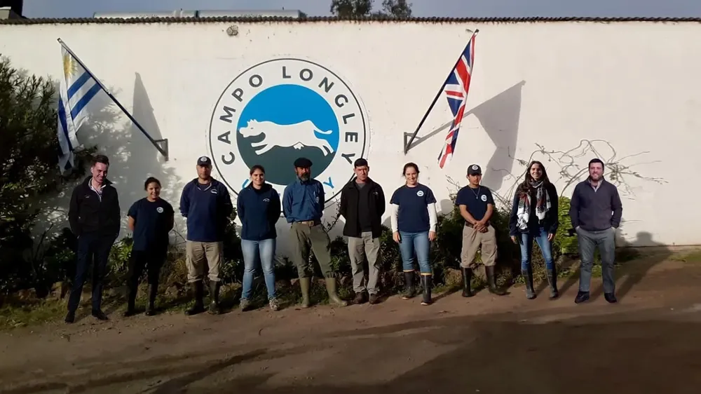 Equipo de ténicos y profesionales del tambo Campo Longley, ubicado en Progreso, Canelones.