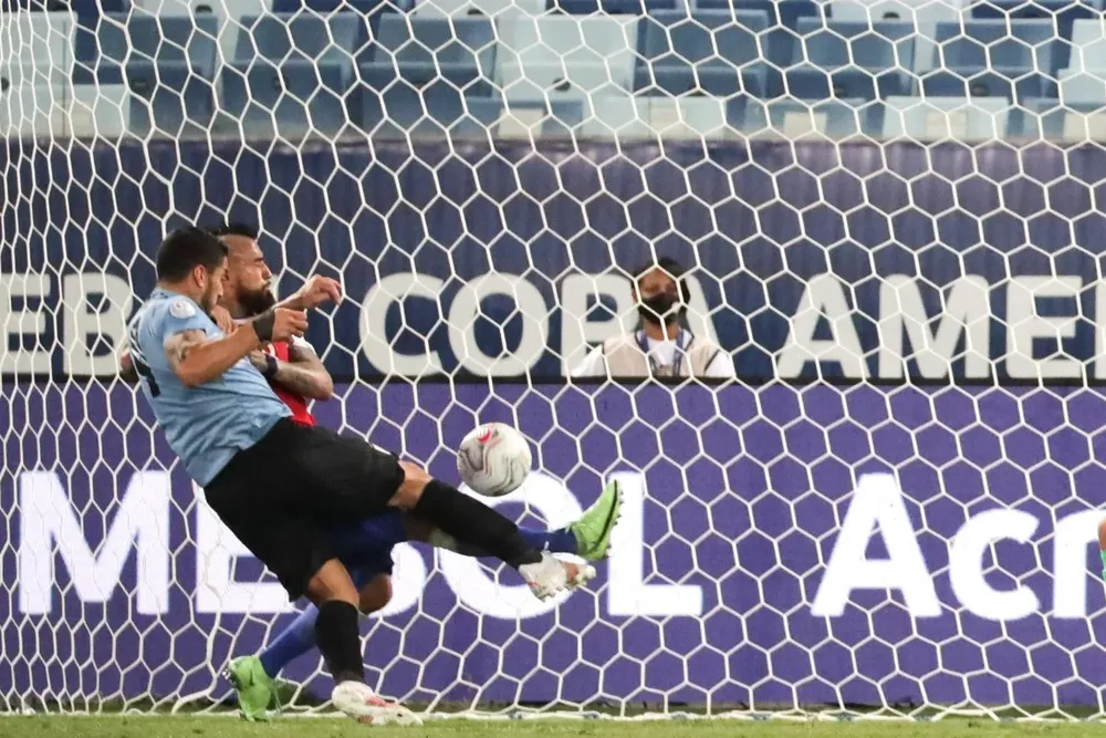 El momento del gol de Uruguay