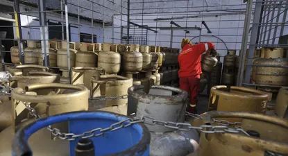 asaltaron a una empresa de gas, se llevaron $500 mil y lastimaron al portero
