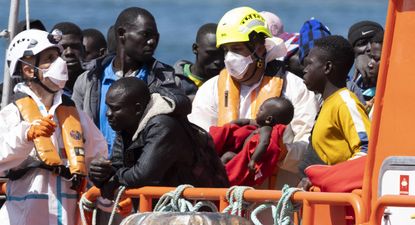 Salvamento Marítimo rescata a 120 personas de origen subsahariano y las tarslada a Gran Canaria. EFE