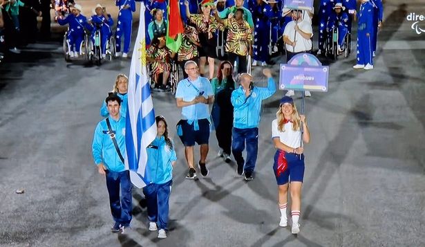 Henry Borges y Hanna Arias desfilaron en la ceremonia inaugural de los Juegos Paralímpicos París 2024