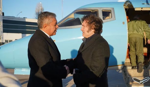 Milei visitó Vaca Muerta, se reunió con el gobernador Figueroa y viajó a Chile para hablar ante empresarios