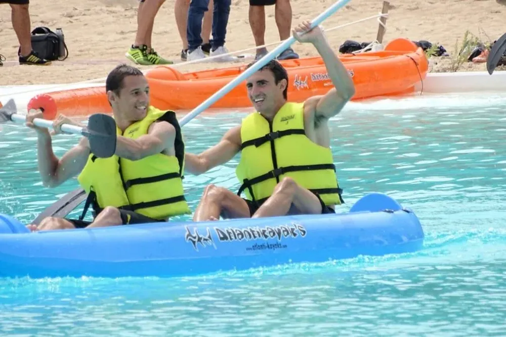 Dibble y Boselli aprovecharon un rato de esparcimiento en el lago Solanas.