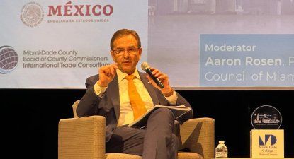 El embajador de México recibe una insólita visita en Miami y dice que la relación de Sheinbaum con Trump es excelente