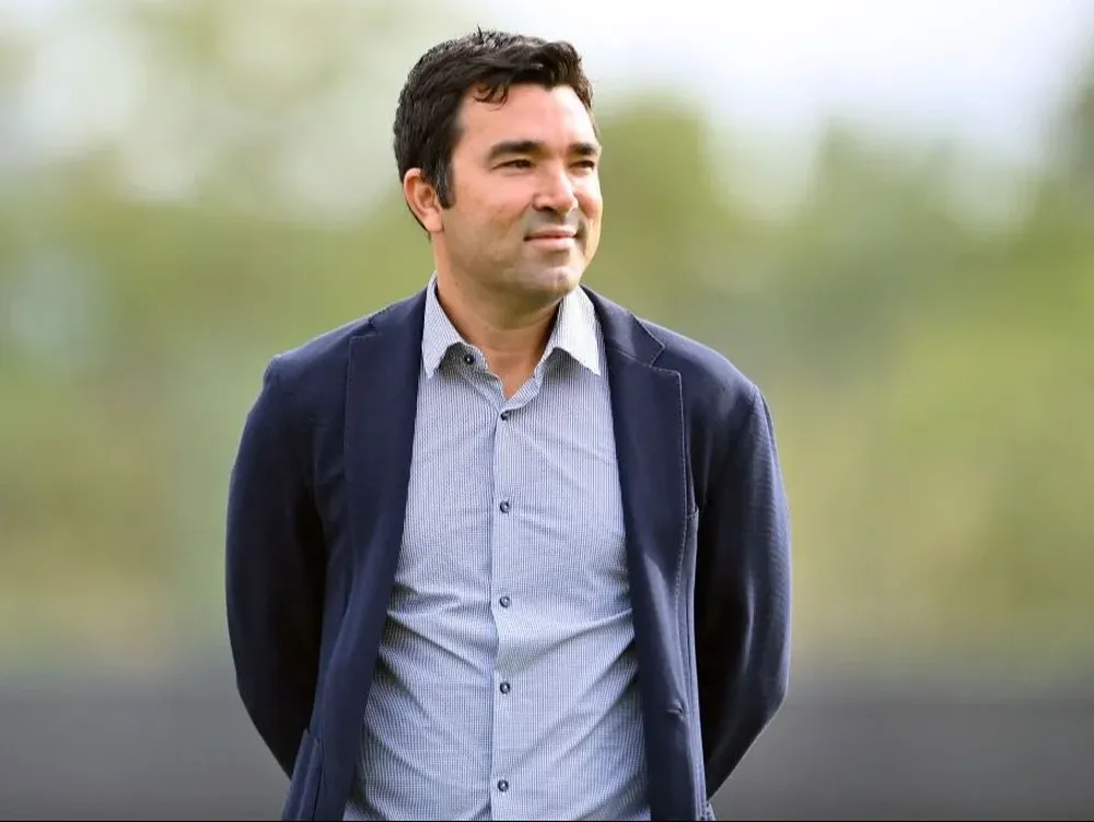 Deco rompe el silencio.