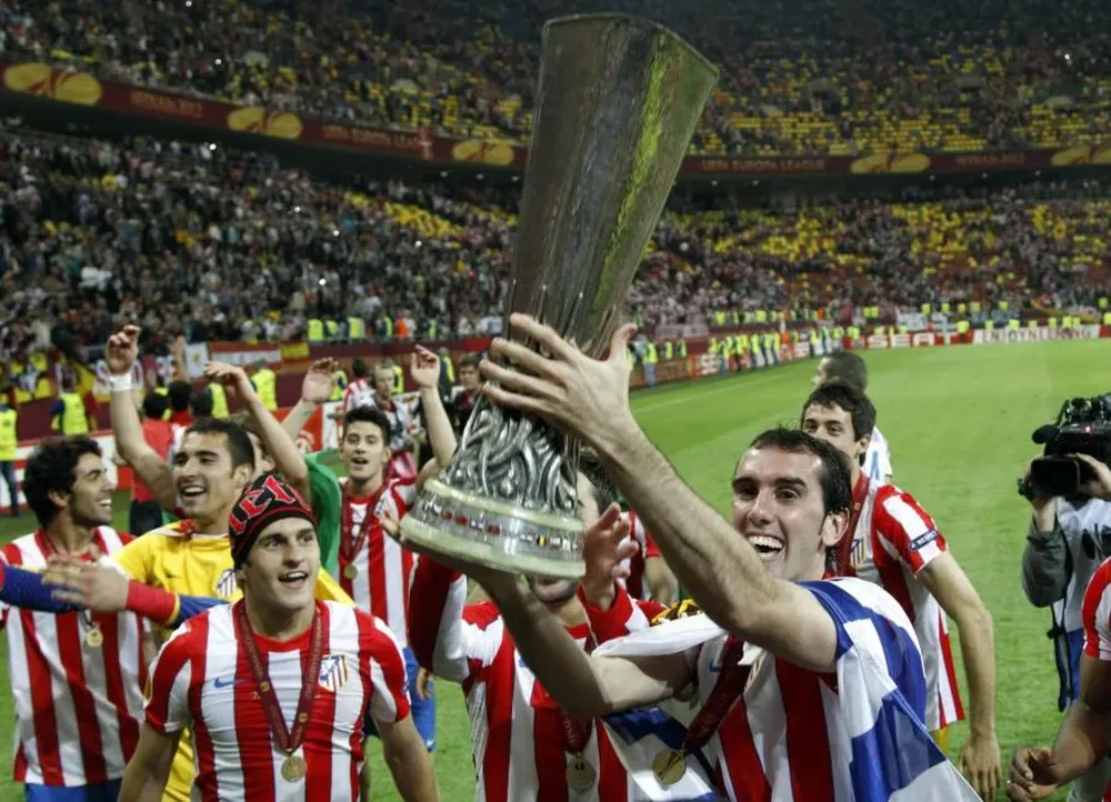 Diego Godín festeja la Europa League con Atlético de Madrid Diego Godín festeja la Europa League con Atlético de Madrid