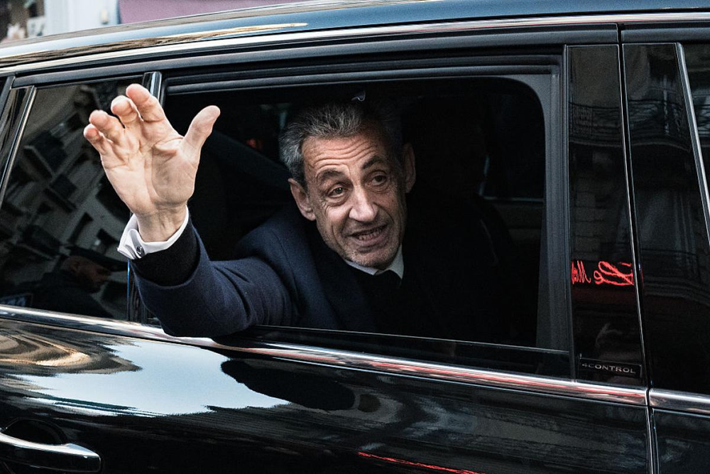 El expresidente francés, Nicolás Sarkozy, beneficiado con la libertad condicional.