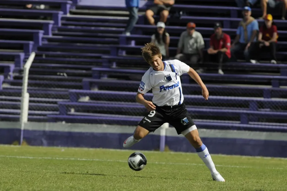 El delantero Emiliano Alfaro