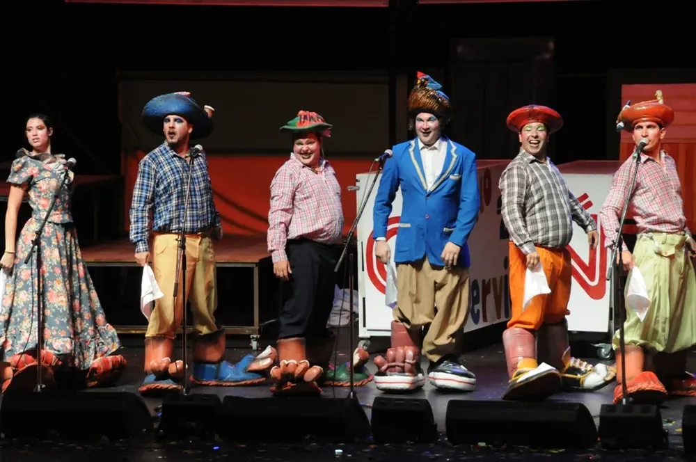 Gauchos patones y maragatos de Sociedad Anónima.