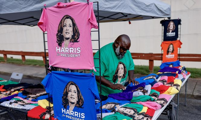 Con la ayuda de Oprah Winfrey, Kamala Harris corteja el voto de la comunidad negra que más le cuesta: los jóvenes escépticos