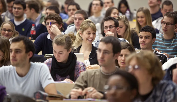 Los alumnos estadounidenses prefieren España para estudiar en el exterior.