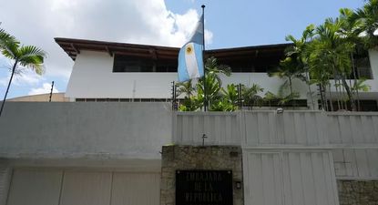 Denuncian que hackearon la cuenta de la embajada argentina en Caracas y desaparecieron 90 mil dólares