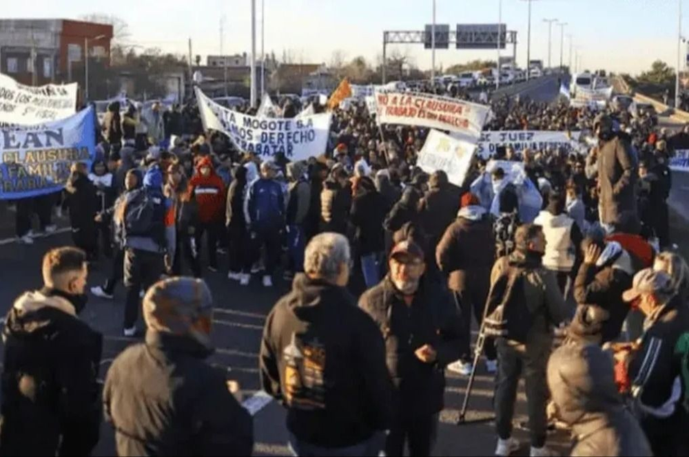 Los puesteros y trabajadores que dependen de La Salada protagonizaron este martes una nueva jornada de protestas