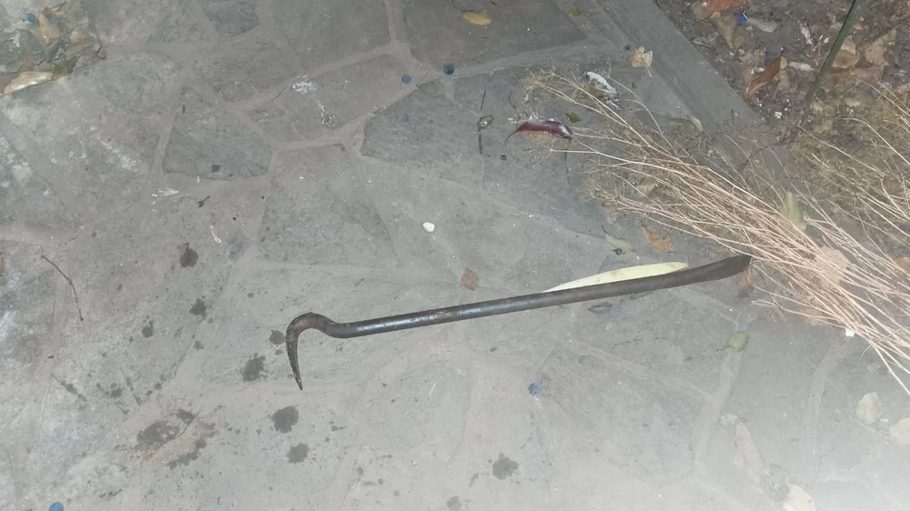 Barreta utilizada por el ladrón en la vivienda del jubilado