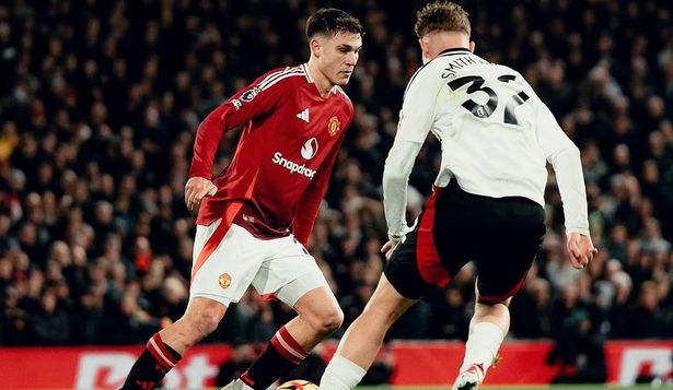 Manuel Ugarte de Manchester United, en el partido ante Fulham