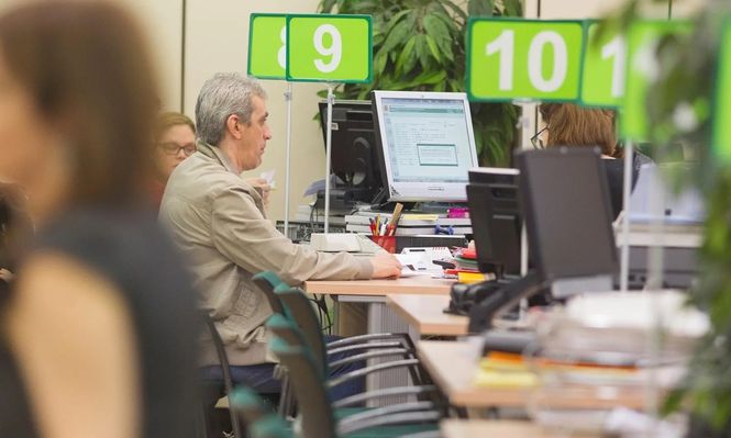 España aplica desde abril la jornada laboral de 35 horas en la administración pública