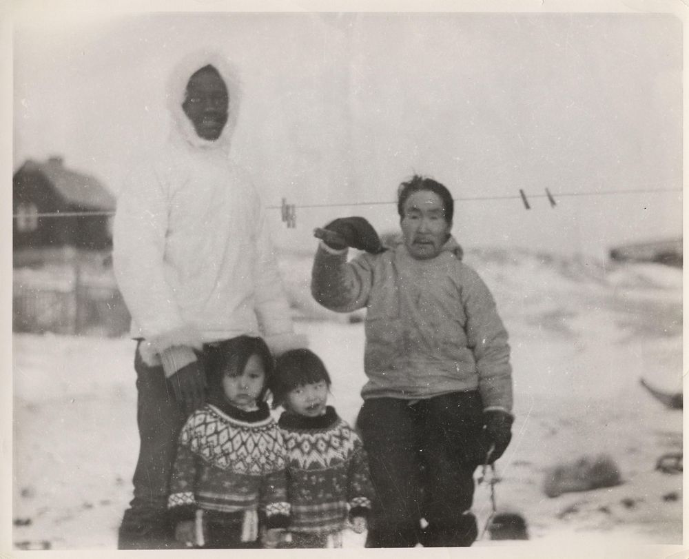 Los vecinos de Qaqortoq rápidamente se acostumbraron a ver a Tété-Michel en el pueblo.