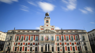 La Real Casa de Correos, el nuevo frente de batalla en la guerra entre Isabel Díaz Ayuso y Pedro Sánchez La Real Casa de Correos, el nuevo frente de batalla en la guerra entre Isabel Díaz Ayuso y Pedro Sánchez