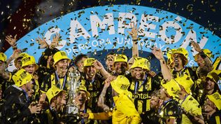 El festejo de Peñarol con las gorras con dedicatoria a Maximiliano Silvera