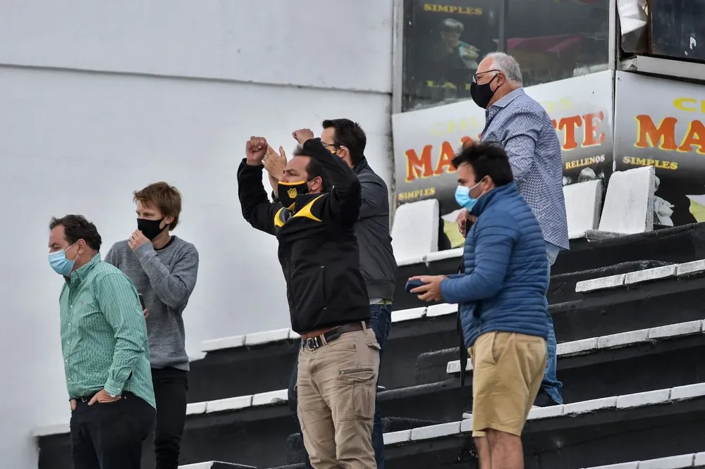 Ignacio Ruglio festejando en la tribuna