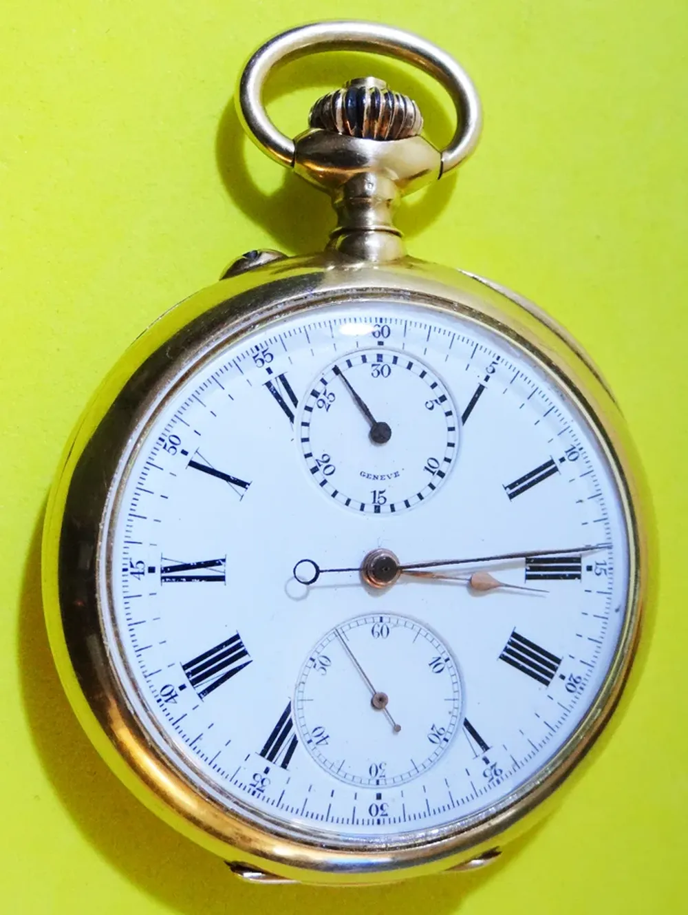 Un reloj de bolsillo de oro de 18 quilates.