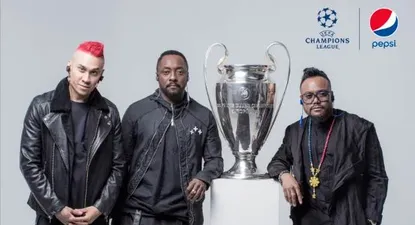 La UEFA y Pepsi celebran a los aficionados del fútbol en la final de la Champions