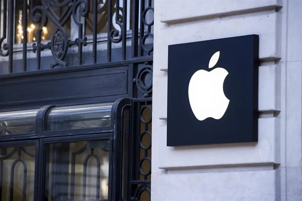 Francia- Un grupo de atracadores participó en un robo en una céntrica tienda de Apple en París