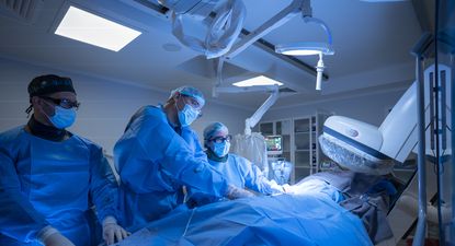 Primer implante de marcapasos sin cables en Uruguay en el Cardiocentro de la Asociación Española