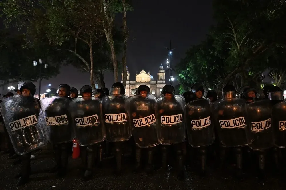 Los obispos se suman al reclamo de la renuncia de la fiscal general en medio de la represión a las protestas.