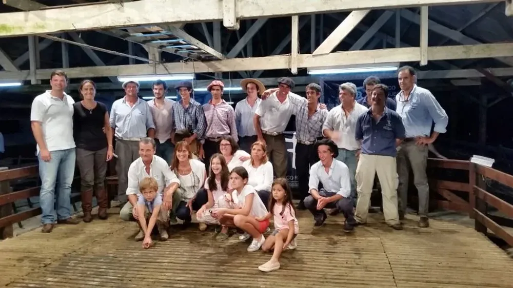 Los cabañeros junto al equipo del escritorio Federico Rodríguez dos Santos