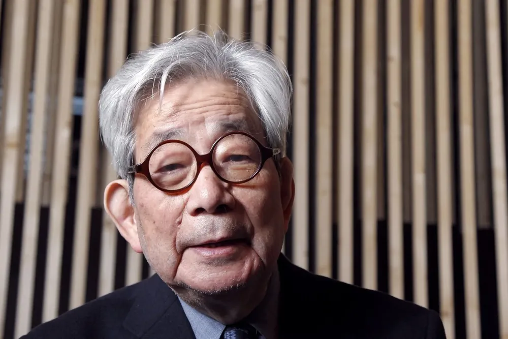 El escritor Kenzaburo Oe