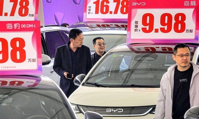 Casi la mitad de todos los autos vendidos en China el año pasado fueron vehículos eléctricos.