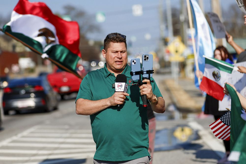 Mario Guevara (2) - AP