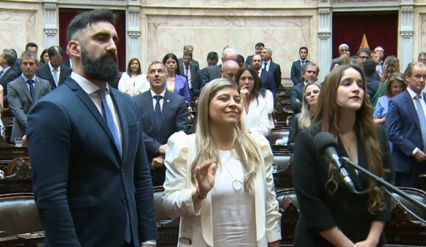 La Libertad Avanza sumó dos diputados del PRO y podría arrebatarle la primera minoría al peronismo