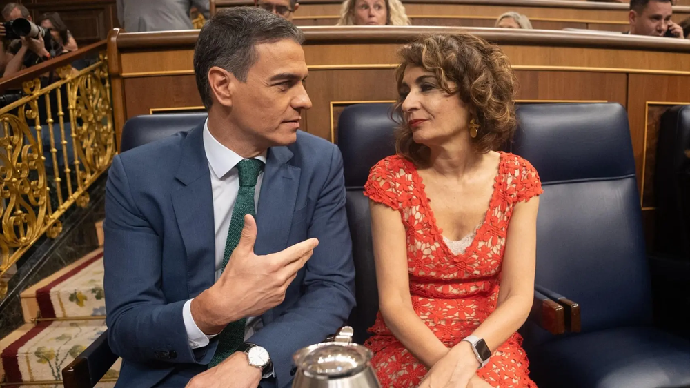Pedro Sánchez y María Jesús Montero