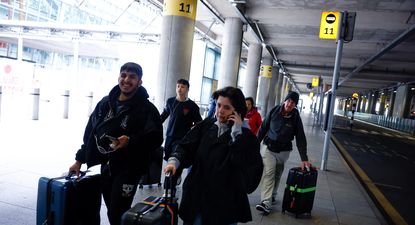 Cierre del aeropuerto londinense de Heathrow por incendio causa perturbaciones en tráfico mundial