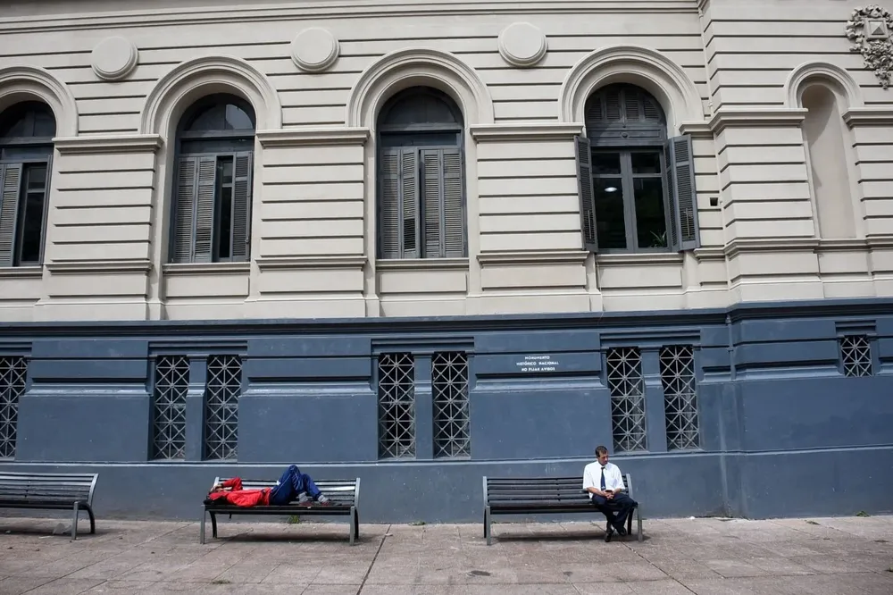 Más de la mitad de las carreras habilitadas para aportar a la Caja de Profesionales no necesitan título para ejercer.