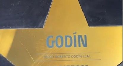 Diego Godín ya forma parte del Paseo de Leyendas del Estadio Wanda Metropolitano de Atlético de Madrid