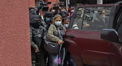 Añez es escortada a la cárcel de Obrajes, donde cumplió su prisión preventiva, en marzo de 2021. (Archivo)