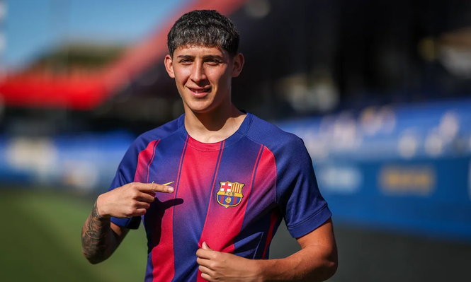 Patricio Pacífico fue presentado como nuevo jugador de Barcelona B
