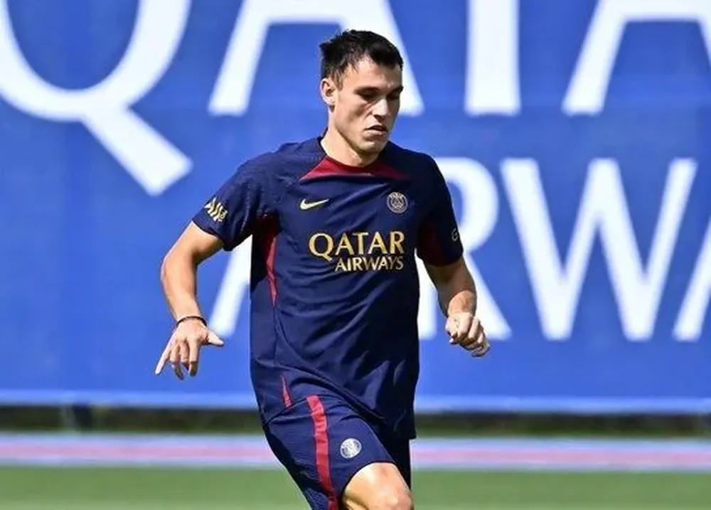 Manuel Ugarte debuta como titular en PSG