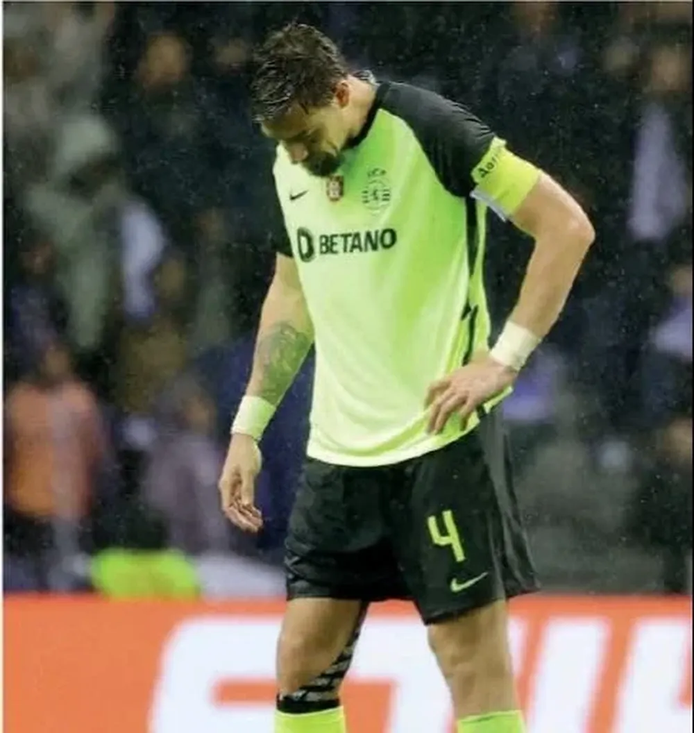 Sebastián Coates tiene problemas en la rodilla