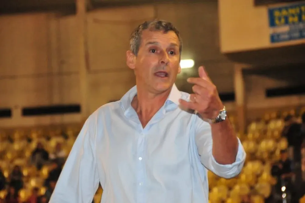 Álvaro Tito el DT de Trouville