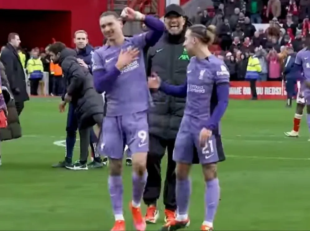Darwin Núñez le devuelve a los hinchas de Liverpool todo el apoyo, mientras Jürgen Klopp sonríe