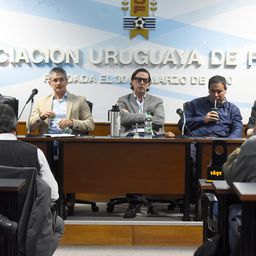 Derechos de TV del fútbol uruguayo: la AUF no firma el contrato con Tenfield sin las condiciones de casteo y compra de streaming y cable; ya manejan fórmulas alternativas