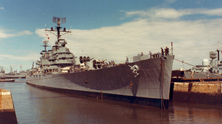 El 2 de mayo de 1982, durante la Guerra de las Malvinas, el ARA General Belgrano fue hundido por un submarino británico