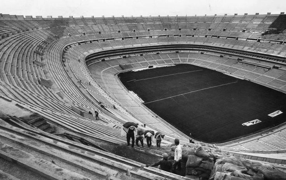 Construccion del Estadio Azteca (1965)