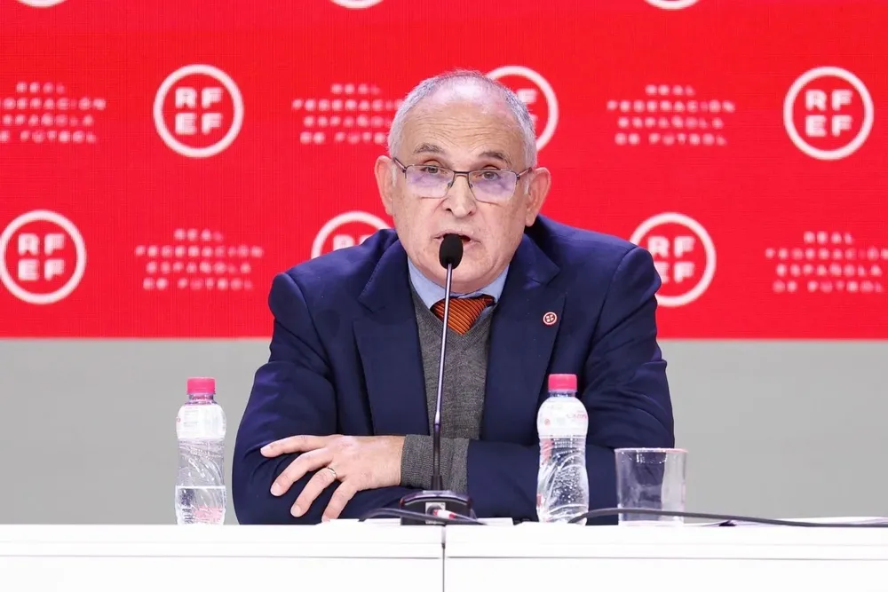 Andreus Camps cesado de su cargo.